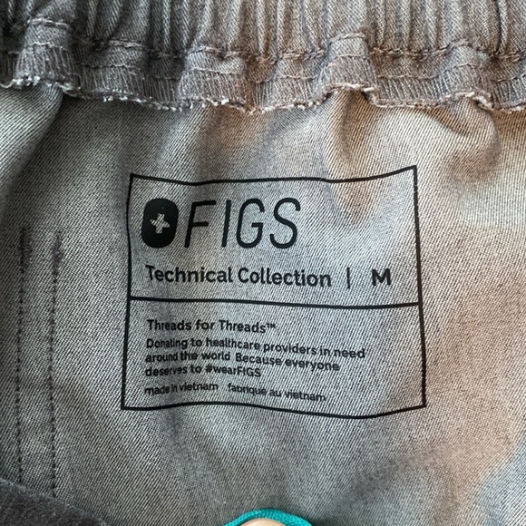 Figs Yola Skinny Scrub pants - Picture 2 of 3